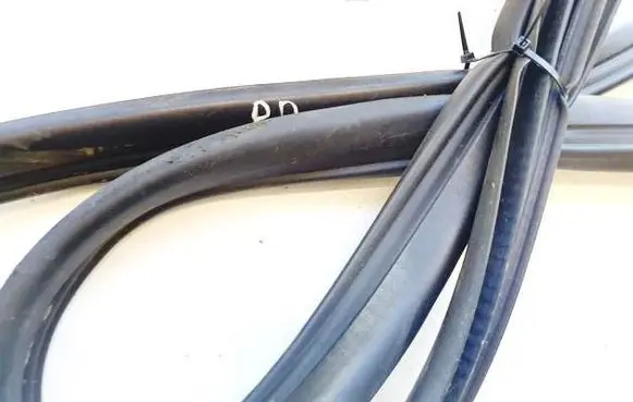 Opel Astra H Rubber seal front coupe door 1320015 360574169