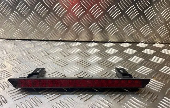 Third/center stoplight