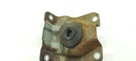 Subaru Legacy Radiator mount bracket
