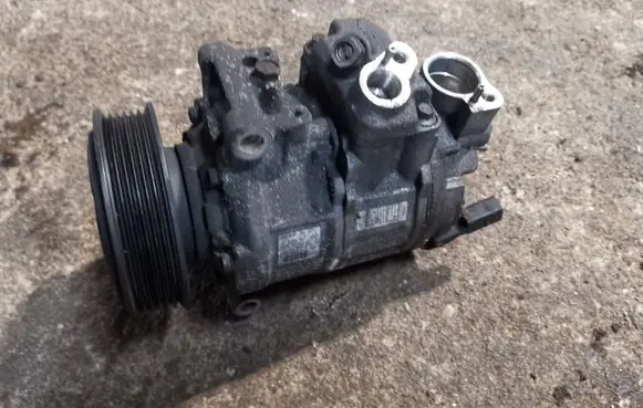Volkswagen Golf V Air conditioning (A/C) compressor (pump) 8J0260805