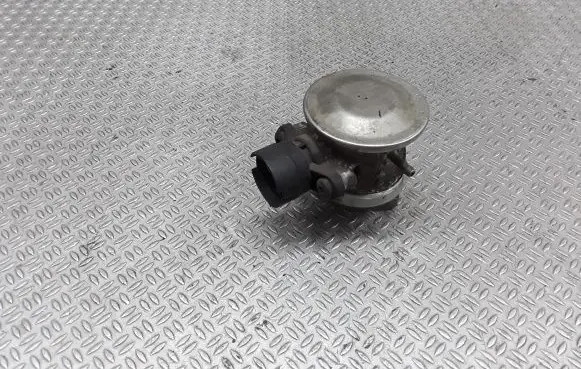 Volkswagen Golf IV EGR valve 037131351C