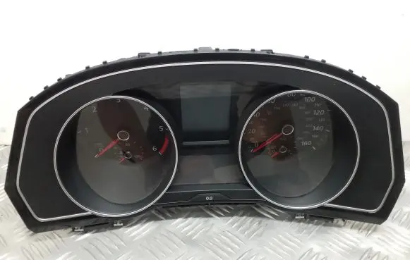 Volkswagen PASSAT B8 Speedometer (instrument cluster) 3G0920941A