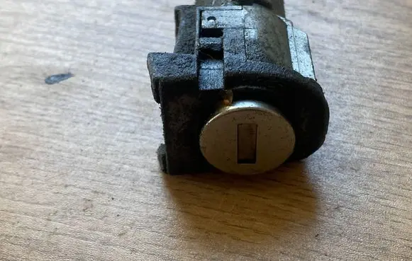 Skoda Octavia Mk2 (1Z) Coupe door lock (next to the handle) 6Y0837167B