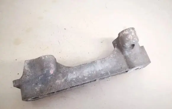 Toyota Verso Engine mounting bracket
