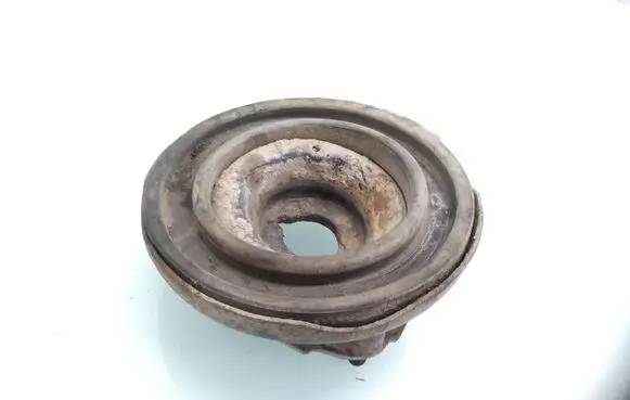 Nissan X-Trail T30 Front coil spring rubber mount 