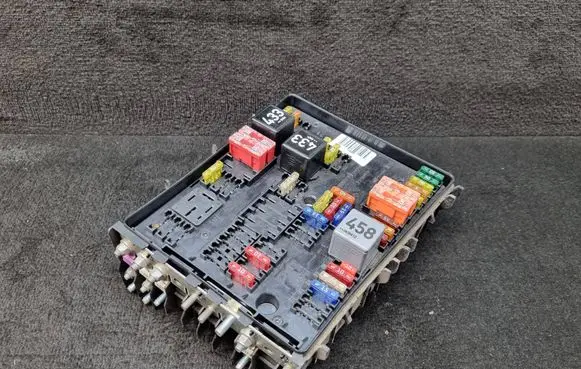 Audi A3 S3 8P Fuse module 1K0937124H 1K0906381 3D0951253A