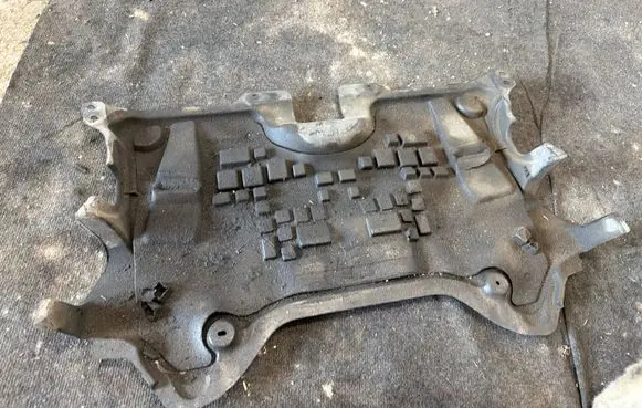Mercedes-Benz C W204 Engine splash shield/under tray A2045203223