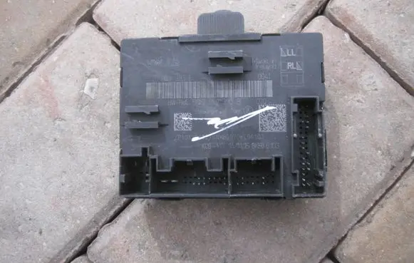Audi A3 S3 8V Door control unit/module 5Q0959393B