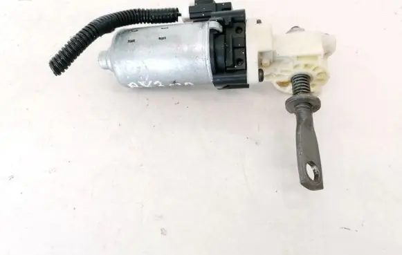 Toyota Avensis T250 Seat adjustment motor 8582033020 85820-33020