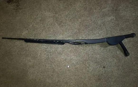 BMW 7 E38 Front wiper blade arm 61618352020