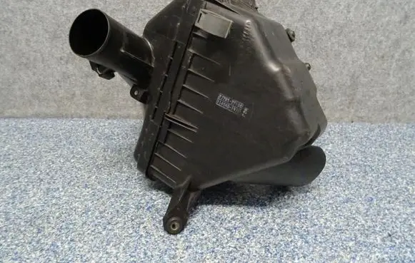 Toyota Avensis Verso Air filter box