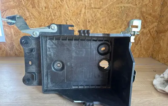 Mazda CX-3 Battery box tray D09h56041