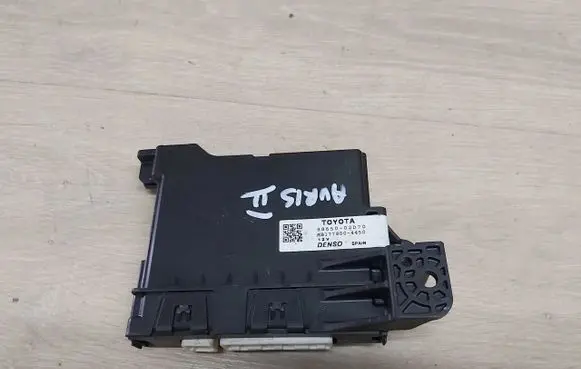 Toyota Auris E180 Trunk lid opening control unit 8865002D70