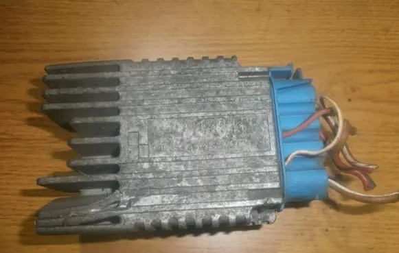 Mercedes-Benz C W202 Coolant fan relay a0275458032