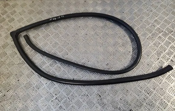 Toyota Avensis T250 Front door rubber seal 6231105030B0