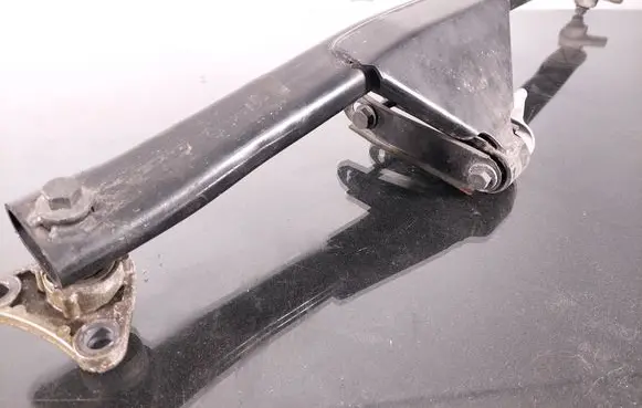 Volvo XC70 Engine mounting bracket P30671357