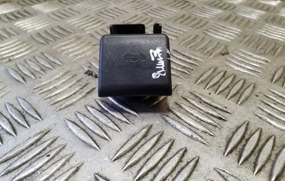 Engine bonnet (hood) release handle