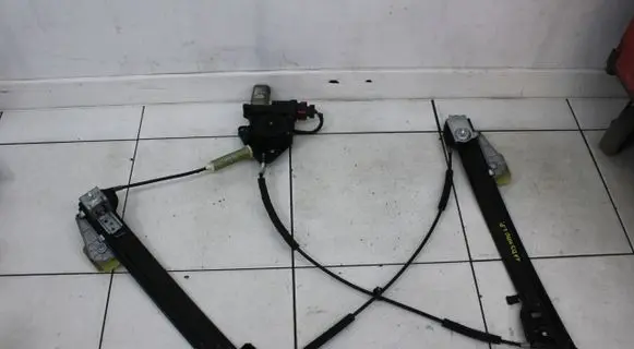 Alfa Romeo Mito Front door window regulator with motor 