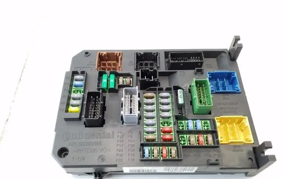 Citroen C4 II Fuse module 9665547480