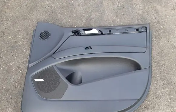 Audi Q7 4L Front door card panel trim