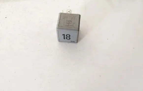 Volkswagen PASSAT B4 Other relay 191937503 v23134-j52-x228