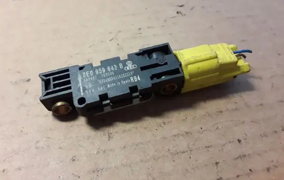 Audi A4 S4 B7 8E 8H Airbag deployment crash/impact sensor 8E0959643B