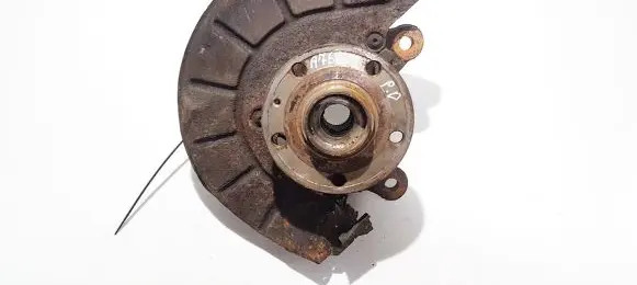 Volkswagen Golf V Front wheel hub