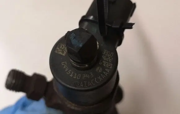 Opel Signum Fuel injector 0445110243