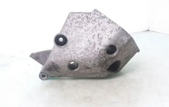 Volkswagen Polo IV 9N3 Engine mounting bracket