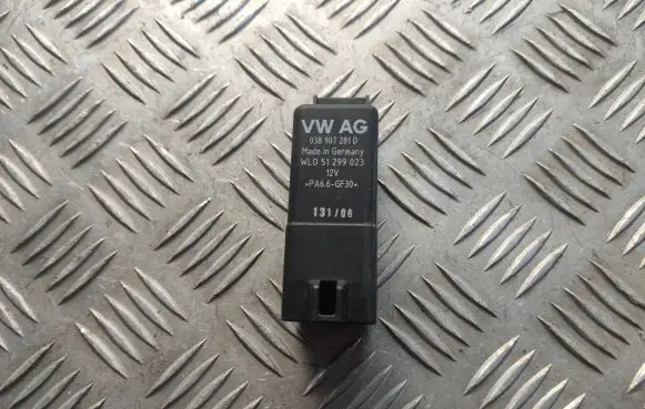 Volkswagen PASSAT B6 Glow plug pre-heat relay 038907281D 13106 51299023