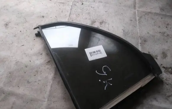 Toyota Yaris Rear vent window glass as2