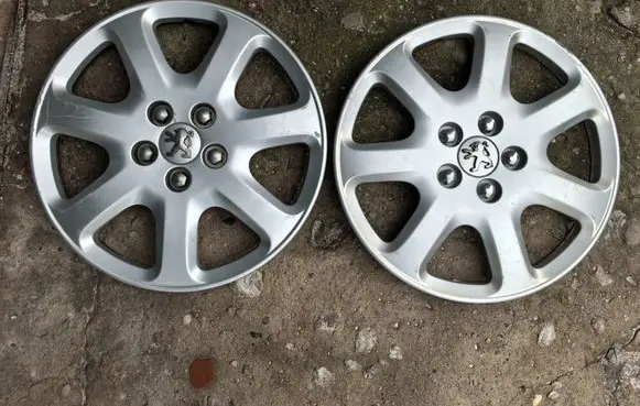 Peugeot 407 R16 wheel hub/cap/trim 9661687480