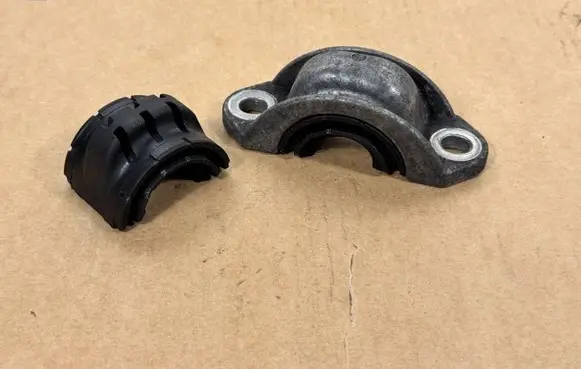 Porsche 911 991 Sway bar bush bracket, front 9P1411063A