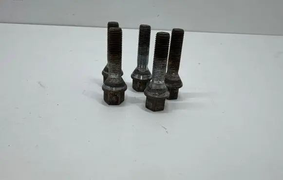 BMW 5 E60 E61 Nuts/bolts