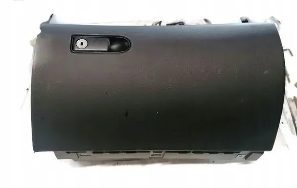 Mercedes-Benz C W205 Glove box