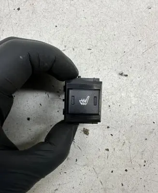 Land Rover Discovery 3 - LR3 Seat heating switch YUF500120PVJ