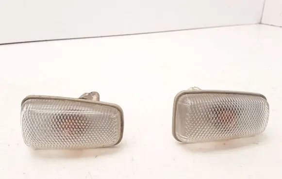 Front fender indicator light