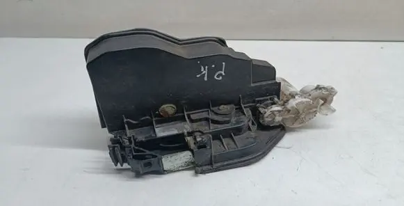 BMW X3 F25 Front door lock 7318409