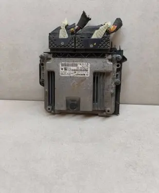 Peugeot 3008 II Engine control unit/module 9806438180