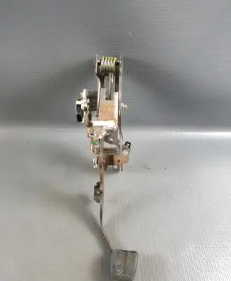 Toyota Avensis T270 Clutch pedal 8951020071