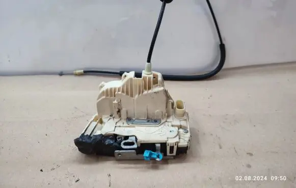 Chrysler Grand Voyager V Front door lock P04589695AC