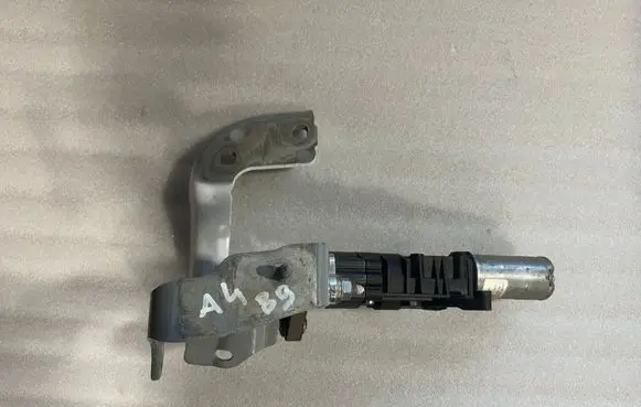 Audi A4 S4 B9 Tailgate/trunk/boot hinge 8W9827300