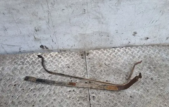 Fuel tank mounting bracket