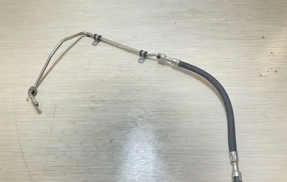 BMW 1 F40 Fuel line pipe 8665628