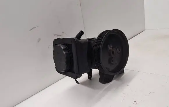 BMW X3 E83 Power steering pump 3413807 7692974541