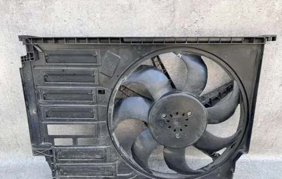 BMW X2 F39 Radiator cooling fan shroud 8645860