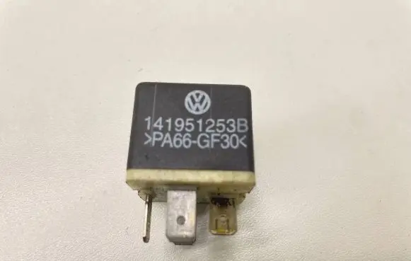 Volkswagen PASSAT B6 Other relay 141951253B