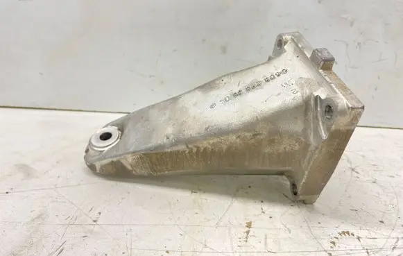 Mercedes-Benz E W124 Engine mounting bracket 6032233604
