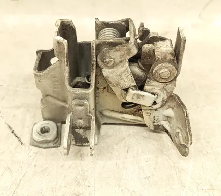 Engine bonnet/hood lock/catch