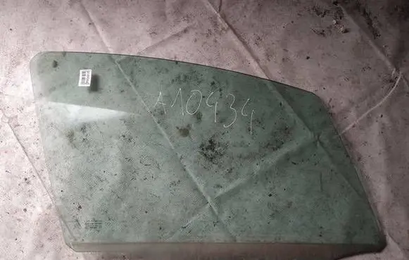 Citroen C3 Front door window glass four-door as2